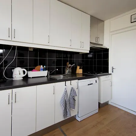 דירה Chapeau Apartment *