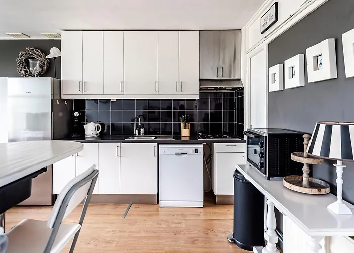 아파트 Chapeau Apartment 잔드보르트