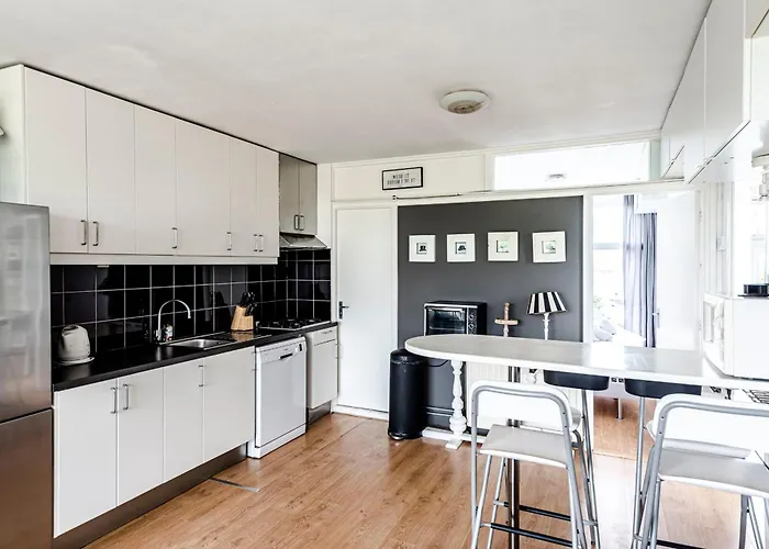 Chapeau Apartment * 잔드보르트