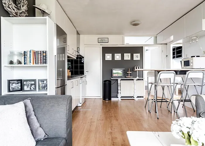 Chapeau Apartment * 잔드보르트