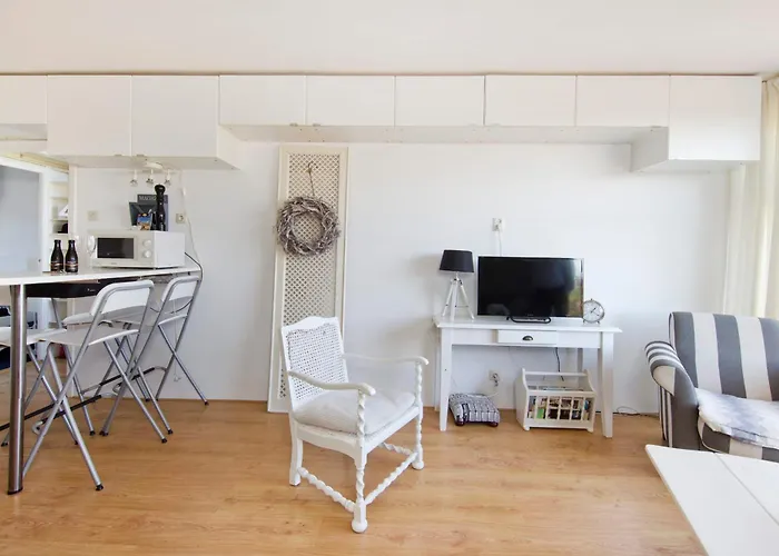 아파트 Chapeau Apartment 잔드보르트